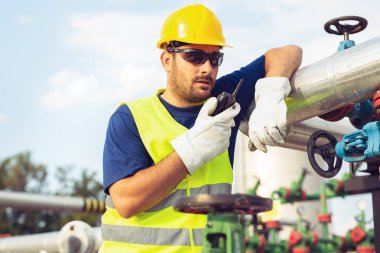 Radyoda konuşan petrol sahasını işçi