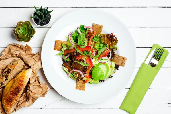 Verse Zalm Salade Met Avocado — Stockfoto