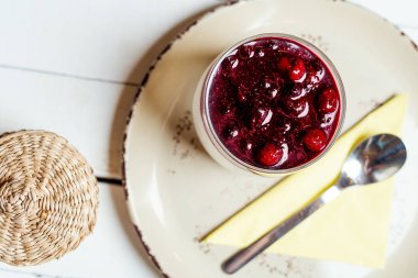 Çikolata peynir çöl kiraz ile