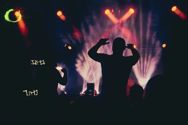 Silhouettes Concert Crowd Front Bright Stage Lights — Stock Photo, Image