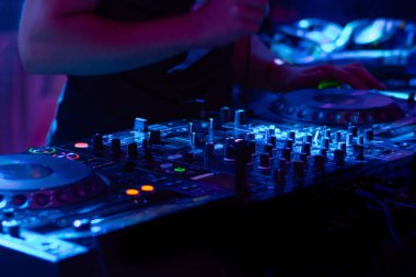 DJ ekipman eller