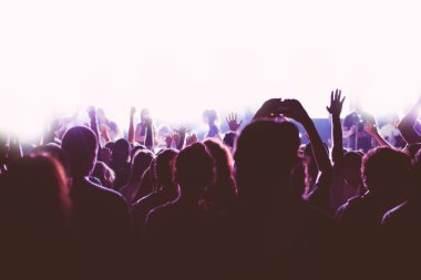 Dans ve Müzik Festivali'nde tezahürat insanlar