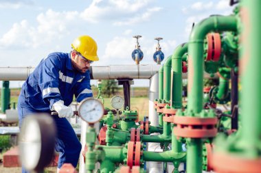 Ayarlama çalışan petrol rafinerisinde ölçmek