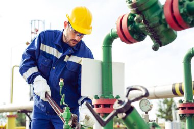 Ayarlama çalışan petrol rafinerisinde ölçmek