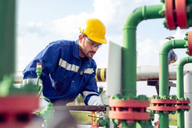 Ayarlama çalışan petrol rafinerisinde ölçmek