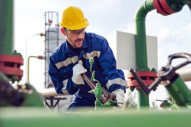 Petrol ve gaz endüstrisi adam çalışma