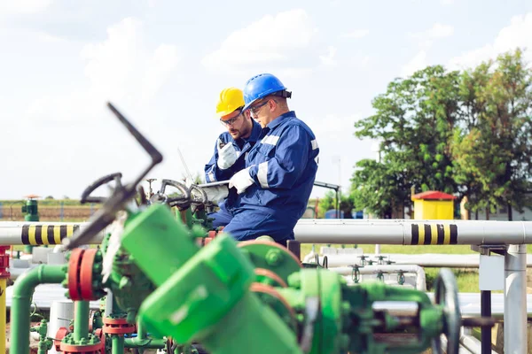 Ingenieurleistung Und Energie Mit Laptop Vor Ort — Stockfoto