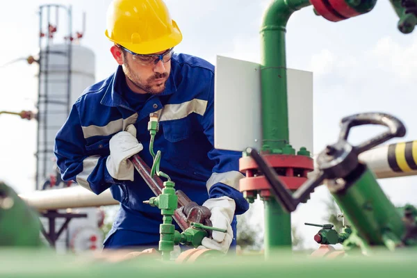 Indústria Petróleo Gás Homem Trabalho — Fotografia de Stock