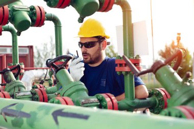 Radyoda konuşan petrol sahasını işçi