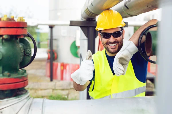 Engineer Working Oil Gas Refinery — Stock Photo, Image
