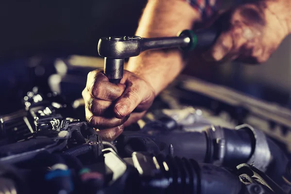 Mecânico Automóveis Trabalhar Garagem Serviço Reparação — Fotografia de Stock