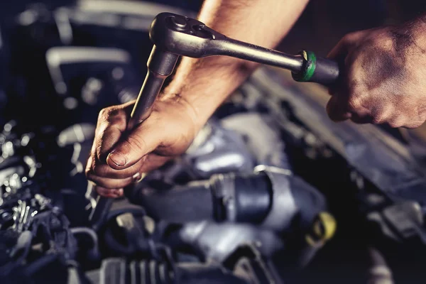 Handen Van Auto Monteur Garage — Stockfoto