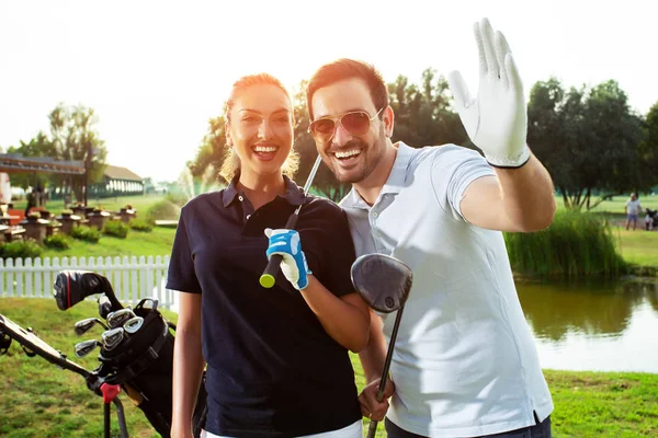 Pareja Feliz Sintiéndose Feliz Después Del Juego Golf Imagen —  Fotos de Stock