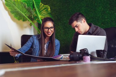 Duvar rengi yeni proje için seçtiğiniz iç mimar. -Görüntü