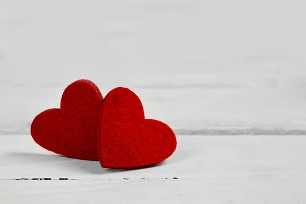 Eski Ahşap Arka Plan Üzerinde Kırmızı Sevgililer Günü Kalpleri Görüntü — Stok fotoğraf