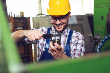 Kalite kontrol ve üretim onay fabrikasında iş Danışmanı 