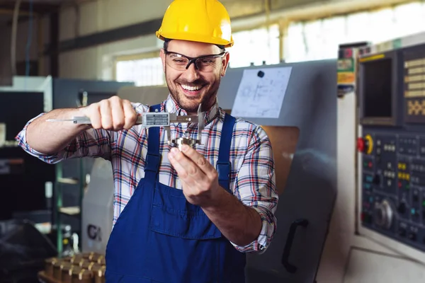 Kalite kontrol ve üretim onay fabrikasında iş Danışmanı 