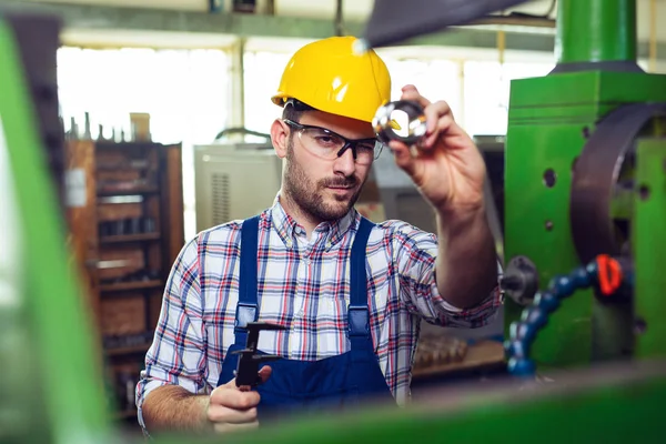 Technician Looking Detail Manufacturing — Stock Photo, Image