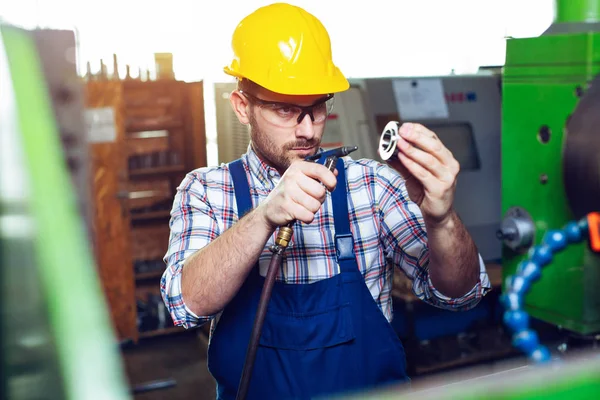 Technician Looking Detail Manufacturing — Stock Photo, Image