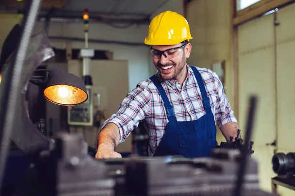 Werknemer Uniform Die Handmatige Draaibank Metaalindustrie Fabriek — Stockfoto