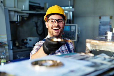 Kalite kontrol ve üretim onay fabrikasında iş Danışmanı 