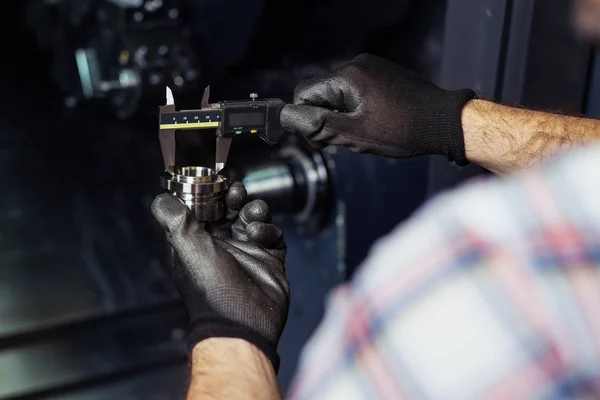 Supervisore Che Effettua Controllo Qualità Controllo Produzione Fabbrica — Foto Stock