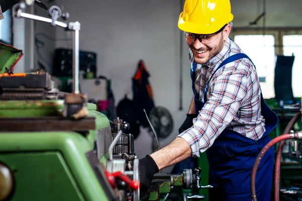 Milling Machine Operator Works Lathe — Stock Photo, Image