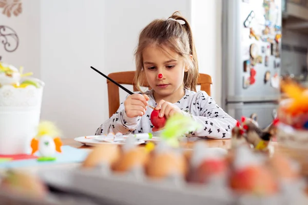 Cute Little Girl Painting Egg Easter — Stock Photo, Image