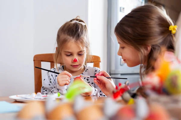Gelukkige Pasen Een Mooi Kind Meisje Schilderij Easter Eggs — Stockfoto