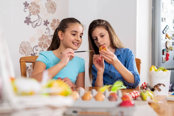 Foto Van Schattige Kinderen Schilderij Paaseieren Thuis — Stockfoto