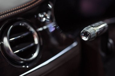 lüks araba iç detaylar 