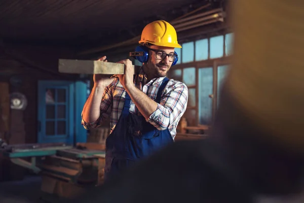 Timmerman Doet Zijn Werk Timmerwerkplaats — Stockfoto