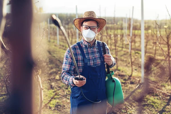 Young Farmer Spraying Trees Chemicals Orchard — Stock Photo, Image