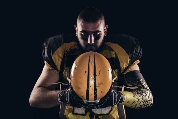 American Football Spieler Auf Schwarzem Hintergrund — Stockfoto