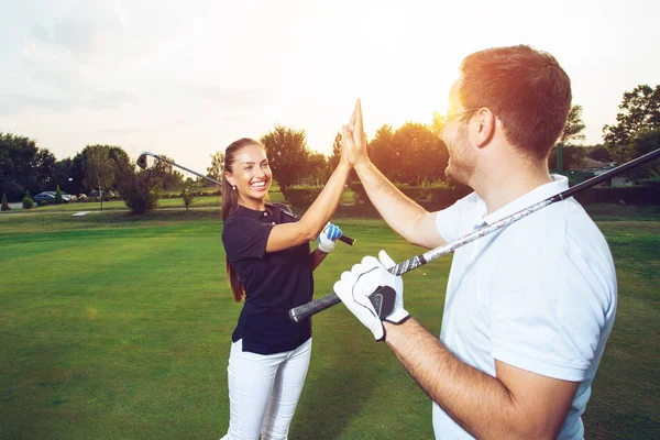 Golfista Godendo Gioco Sul Campo Stringendo Mani — Foto Stock