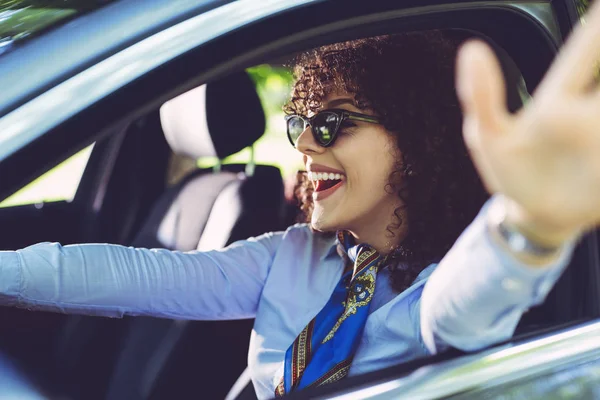 Young Beautiful Smiling Girl Driving Car — Stock Photo, Image