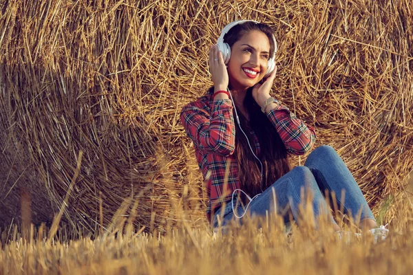 Girl Beautiful Smile Enjoying Music — Stock Photo, Image