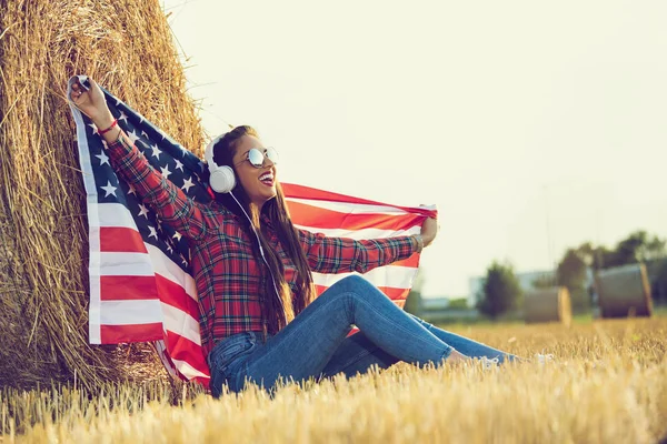 Una Chica Americana Disfrutando Vida Campestre —  Fotos de Stock