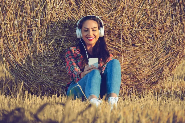 Girl Sitting Wheat Field Her Headset She Leaning Her Back — Stock Photo, Image