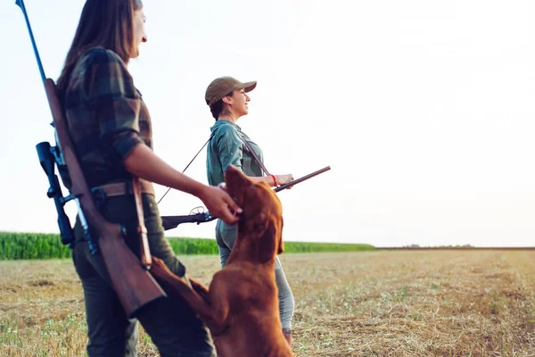 Mujer Hunters Hunting Dog —  Fotos de Stock