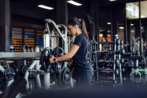 Sporty Girl Preparing Barbell Squats Gym — Stock Photo, Image