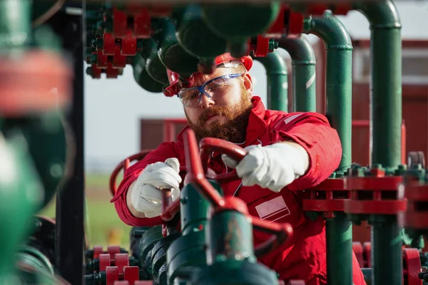 Oil Gas Industry Worker Engineer Refinery Plant — Stock Photo, Image