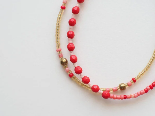 Pulsera Collar Perlas Mixtas Aisladas Sobre Fondo Blanco — Foto de Stock