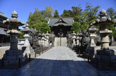 Narita, Japonya - 4 Ekim 2019: Japonlar ve yabancı gezginler için Naritasan Shinshoji Tapınağı 'nın girişi ve Chiba Bölgesi' ndeki dua meleği.