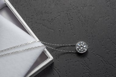 Elmas kolye. Takı Kolye Kolye