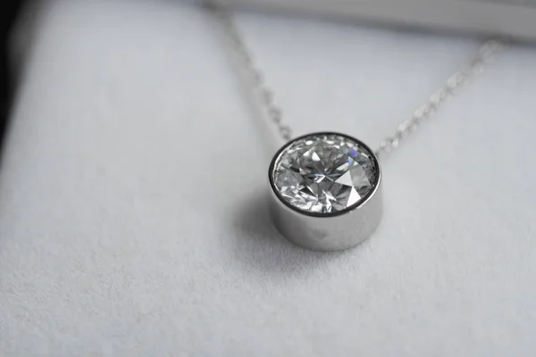 Бриллиантовый Кулон Ожерелье Подвеской — стоковое фото