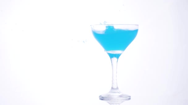 Ice Cubes Falling Blue Cocktail — Vídeo de Stock