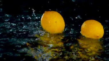 Limon Suya Düşüyor