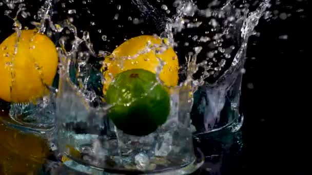 Citruscitroen Limoen Waterplons — Stockvideo