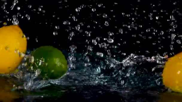 Cytrusowe Limonki Cytryny Strumieniu Wody — Wideo stockowe